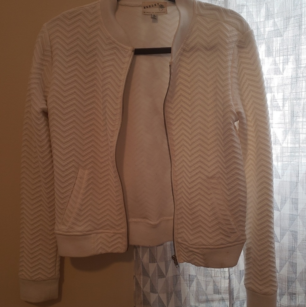 White sweater/jacket